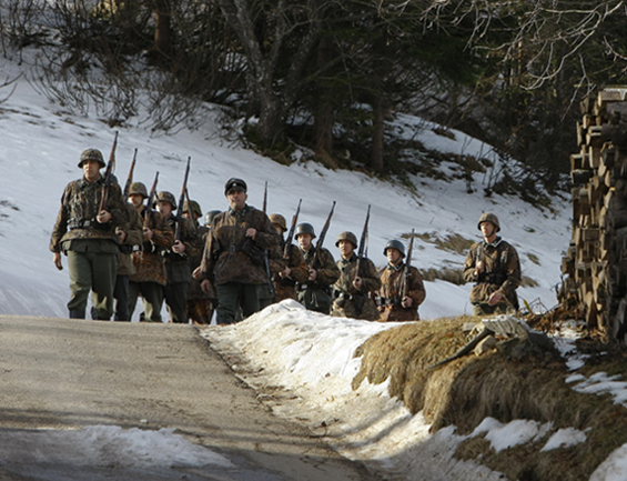 German troops marchingtowards the battlefiled