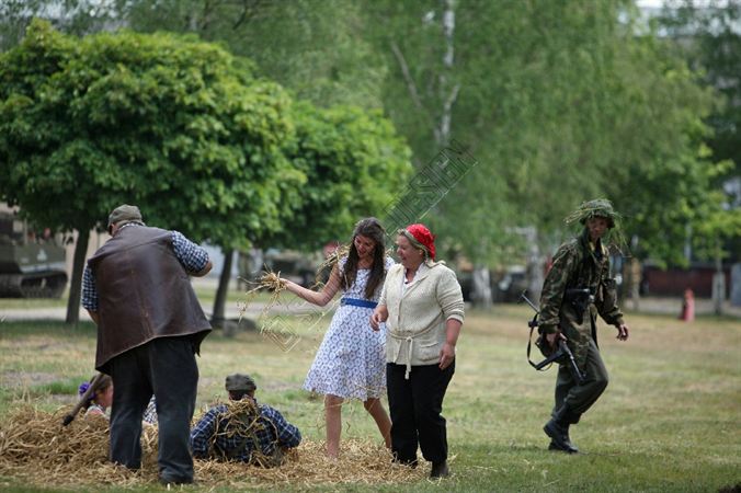 that's me with the black face :-) watching the civilians