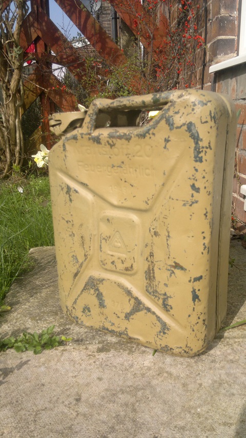 Jerrycan1small.jpg