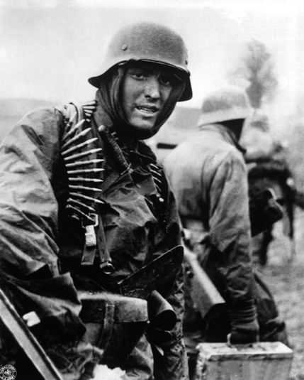 german_soldier_ardennes_1944.jpg