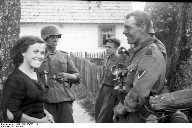 Bundesarchiv_Bild_101I-136-0871-23%2C_Russland%2C_-Unternehmen_Barbarossa-%2C_Rast[1].jpg