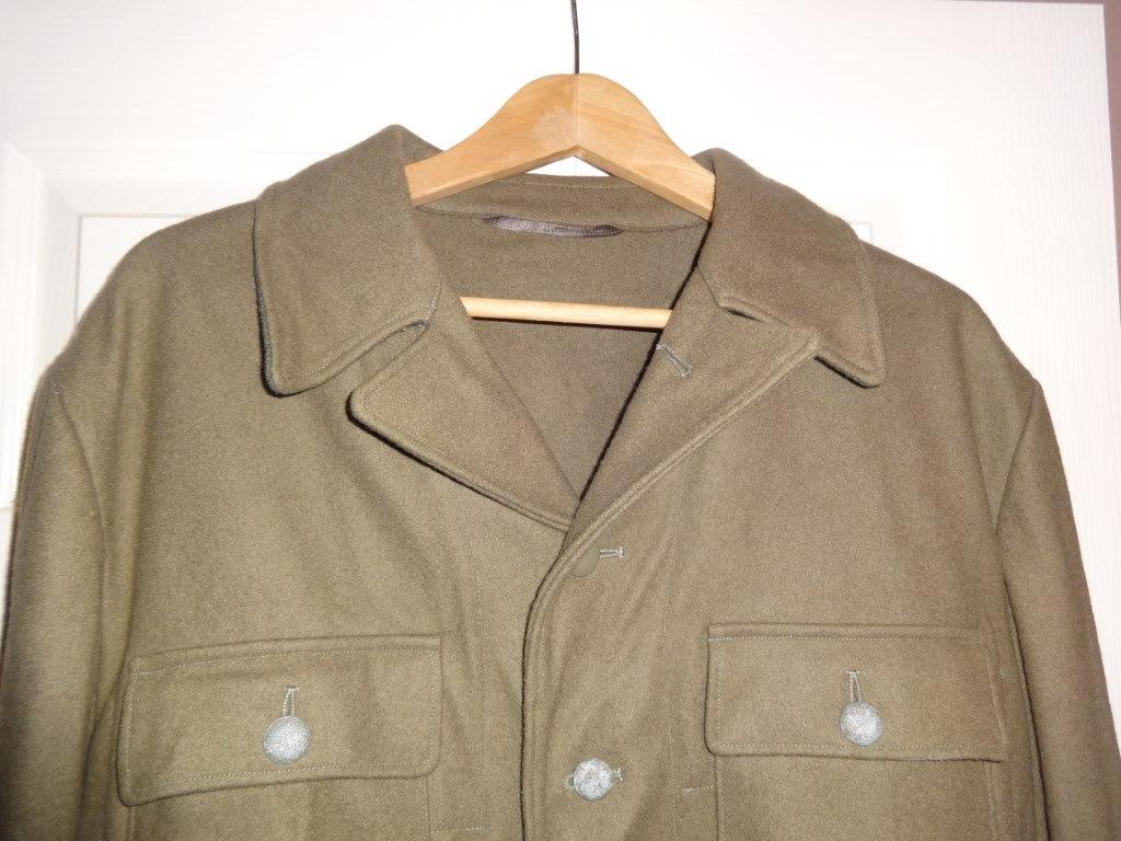 Collar without hook (correct for M44). I have an M43 from jahnke and the hook and eye are the other way as usual (I dont say that is not correct, but I have not seen it so far)