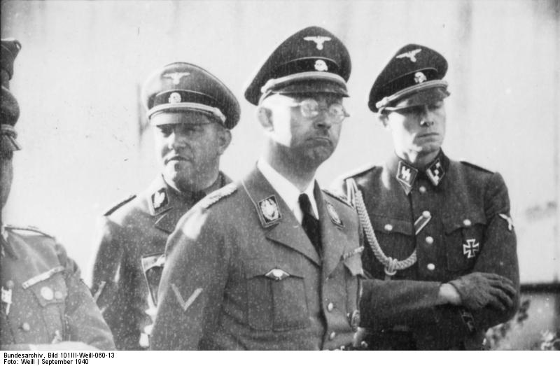 Frankreich.- Heinrich Himmler mit Offizieren der Waffen-SS-Division Adolf Hitler (PND 11855123X)