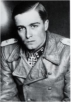 Joachim Peiper (Lederjacke).jpg