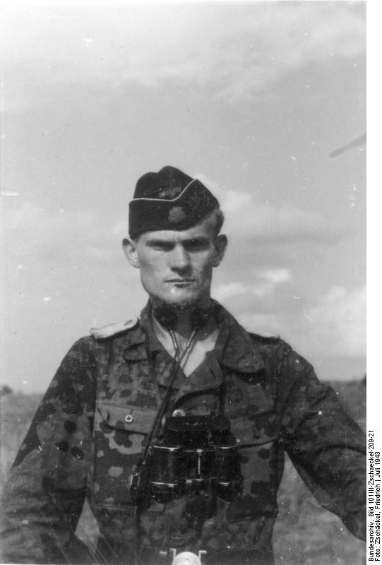 Sowjetunion.- Karl Kloskowski als Untersturmführer der Waffen-SS (Zugführer in der 4./SS-Pz.<br />Rgt. 2 der 2. SS-Division &quot;Das Reich&quot;, Ritterkreuz verliehen am 11.07.1943); ca. Juli 1943; SS-PK