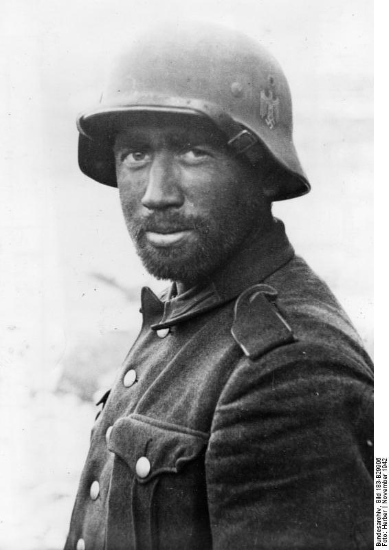 Bundesarchiv_Bild_183-B29906,_Russland,_Kampf_um_Stalingrad,_Grenadier.jpg