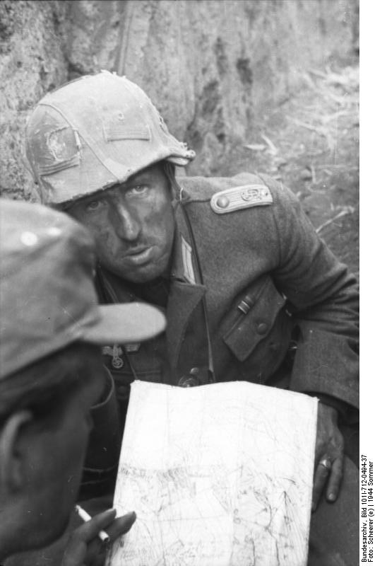 Bundesarchiv_Bild_183-B29906,_Russland,_Kampf_um_Stalingrad,_Grenadier.jpg