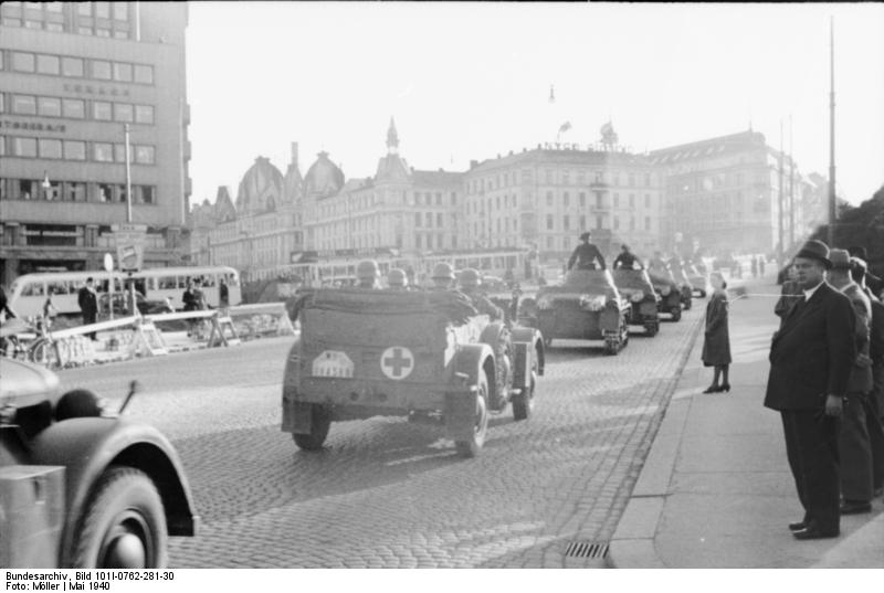 Bundesarchiv_Bild_101I-0762-281-30,_Oslo,_deutsche_Kfz_und_Panzer_I.jpg