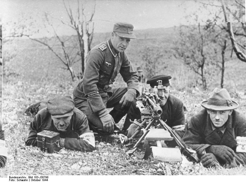 Bundesarchiv_Bild_183-J30798%2C_Volkssturm-M%C3%A4nner_in_der_Ausbildung.jpg