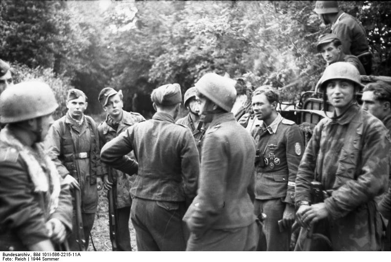 Bundesarchiv_Bild_101I-586-2215-11A%2C_Frankreich%2C_Fallschirmj%C3%A4ger.jpg