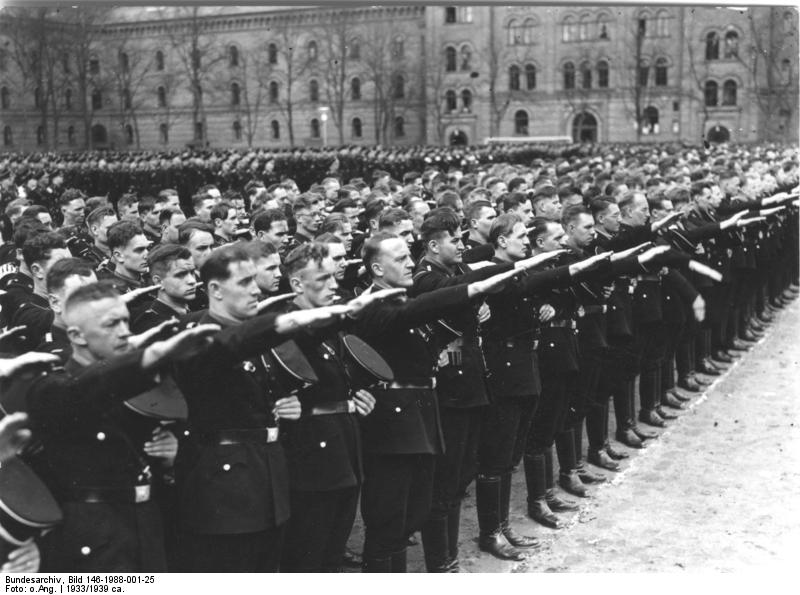 Bundesarchiv_Bild_146-1988-001-25,_Berlin-Lichterfelde,_Leibstandarte-SS_Adolf_Hitler.jpg